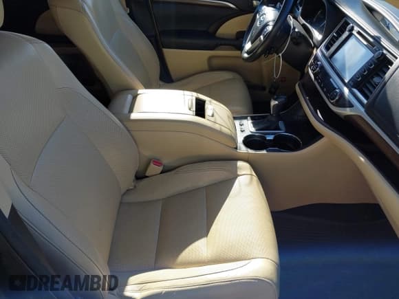 ✅ 2015 Toyota Highlander Limited Platinum • VIN: 5TDDKRFH0FS084873 • Lot: 43776554. Listed on IAAI with 100,105 mi. Free auction sales archive from the USA and detailed vehicle history report at DreamBid. Image 5.