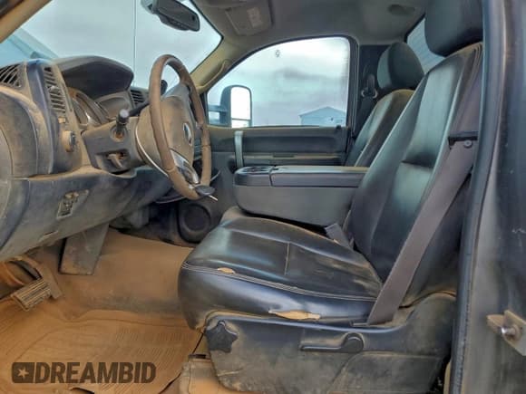 ✅ 2007 Chevrolet Silverado 2500HD 1LT • VIN: 1GCHK24617E564552 • Lot: 94405315. Wystawiony na Copart z przebiegiem 84 082 mil. Bezpłatny archiwum sprzedaży aukcyjnych z USA i szczegółowy raport historii pojazdu na DreamBid. Zdjęcie 7.