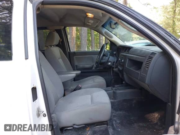 2008 Dodge Dakota ST с VIN 1D7HE22K98S531573, выставлен на аукционе IAAI как лот 43083371 с пробегом 185 298 миль миль и . История ставок и продаж доступна на DreamBid. Изображение 5.