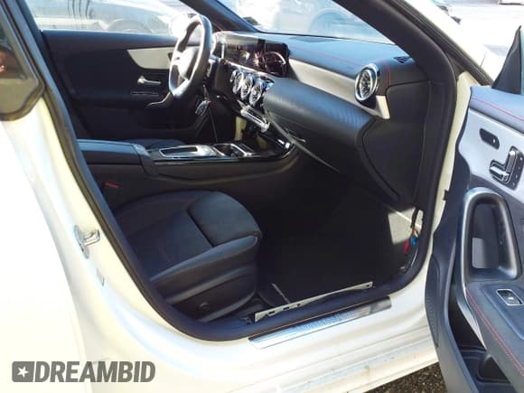 ✅ 2024 Mercedes-Benz CLA 250 • VIN: W1K5J4HB8RN452980 • Lot: 43009840. Listed on IAAI with 5,765 mi. Free auction sales archive from the USA and detailed vehicle history report at DreamBid. Image 5.