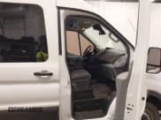 ✅ 2019 Ford Transit Cargo • VIN: 1FTYE2CGXKKA35970 • Lot: 43721501. Wystawiony na IAAI z przebiegiem 80 341 mil. Bezpłatny archiwum sprzedaży aukcyjnych z USA i szczegółowy raport historii pojazdu na DreamBid. Zdjęcie 5.