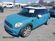 ✅ 2010 MINI Hardtop • VIN: WMWMF3C53ATZ24647 • Lot: 43400088. Wystawiony na IAAI z przebiegiem 150 866 mil. Bezpłatny archiwum sprzedaży aukcyjnych z USA i szczegółowy raport historii pojazdu na DreamBid. Zdjęcie 2.