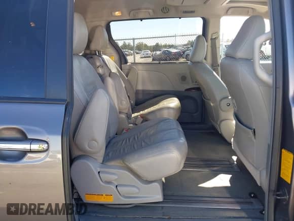 2011 Toyota Sienna XLE AAS with VIN 5TDYK3DC5BS140466, listed as a IAAI auction lot 43460456 with 135,420 mi miles and . Bid and sale history available at DreamBid. Image 8.