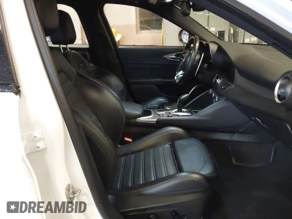 ✅ 2021 Alfa Romeo Giulia Ti Sport • VIN: ZARFANBN0M7647630 • Лот: 43003588. Опубликован ранее на IAAI с пробегом 73 948 миль. Бесплатный доступ к архиву аукционных продаж из США и подробный отчёт об истории автомобиля на DreamBid. Изображение 5.