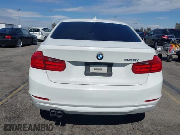 ✅ 2013 BMW 3 Series 328i • VIN: WBA3C1C54DF440644 • Лот: 42692334. Опубликован ранее на IAAI с пробегом 126 408 миль. Бесплатный доступ к архиву аукционных продаж из США и подробный отчёт об истории автомобиля на DreamBid. Изображение 16.