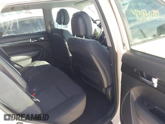 ✅ 2011 Kia Sorento LX • VIN: 5XYKTCA13BG169838 • Lot: 43860701. Listed on IAAI with 102,517 mi. Free auction sales archive from the USA and detailed vehicle history report at DreamBid. Image 8.