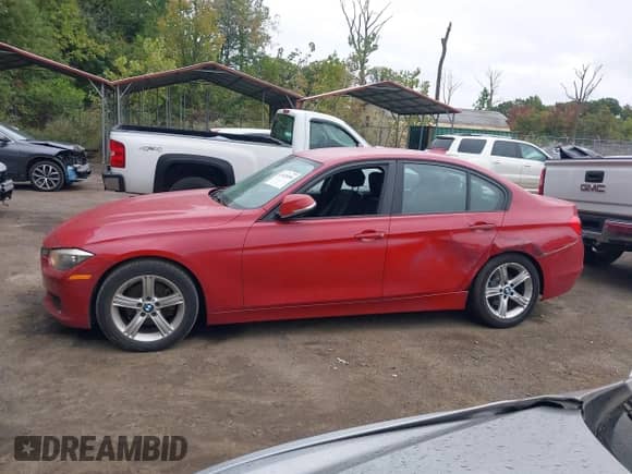 2014 BMW 3 Series 328i с VIN WBA3A5C56EF605379, выставлен на аукционе IAAI как лот 43428896 с пробегом 122 604 миль миль и . История ставок и продаж доступна на DreamBid. Изображение 14.