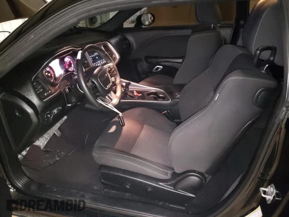 ✅ 2019 Dodge Challenger R/T • VIN: 2C3CDZBT7KH583294 • Lot: 70682132. Wystawiony na Copart z przebiegiem 65 403 mil. Bezpłatny archiwum sprzedaży aukcyjnych z USA i szczegółowy raport historii pojazdu na DreamBid. Zdjęcie 7.