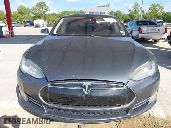 ✅ 2013 Tesla Model S • VIN: 5YJSA1CN9DFP12064 • Lot: 43811297. Wystawiony na IAAI z przebiegiem 157 494 mil. Bezpłatny archiwum sprzedaży aukcyjnych z USA i szczegółowy raport historii pojazdu na DreamBid. Zdjęcie 12.