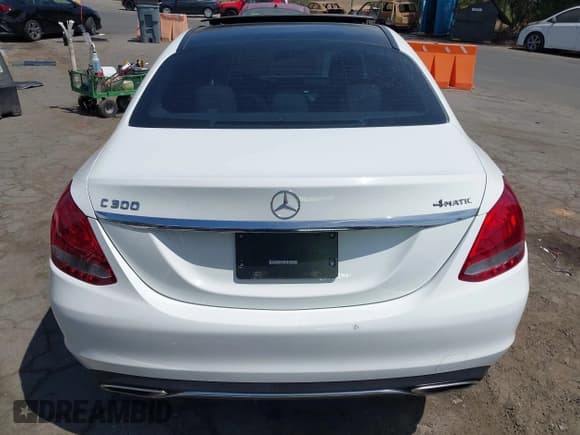 ✅ 2016 Mercedes-Benz C 300 Luxury • VIN: 55SWF4KB1GU121208 • Лот: 43013257. Опубликован ранее на IAAI с пробегом 90 645 миль. Бесплатный доступ к архиву аукционных продаж из США и подробный отчёт об истории автомобиля на DreamBid. Изображение 16.