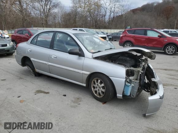 ✅ 2004 Kia Rio • VIN: KNADC125646300942 • Лот: 92842505. Опубликован ранее на Copart с пробегом Не указан. Бесплатный доступ к архиву аукционных продаж из США и подробный отчёт об истории автомобиля на DreamBid. Изображение 4.