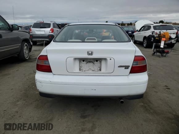 ✅ 1994 Honda Accord LX • VIN: JHMCD563XRC101038 • Lot: 82127974. Wystawiony na Copart z przebiegiem 229 122 mil. Bezpłatny archiwum sprzedaży aukcyjnych z USA i szczegółowy raport historii pojazdu na DreamBid. Zdjęcie 6.