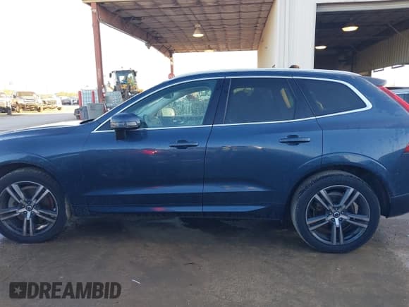 ✅ 2018 Volvo XC60 Momentum • VIN: YV4A22RK9J1028306 • Lot: 43856103. Listed on IAAI with 83,100 mi. Free auction sales archive from the USA and detailed vehicle history report at DreamBid. Image 14.