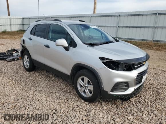 ✅ 2022 Chevrolet Trax LT • VIN: KL7CJPSM9NB529636 • Lot: 70163715. Listed on Copart with 28,136 mi. Free auction sales archive from the USA and detailed vehicle history report at DreamBid. Image 4.