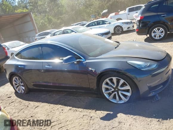 ✅ 2019 Tesla Model 3 Long Range • VIN: 5YJ3E1EB8KF453608 • Lot: 43360975. Wystawiony na IAAI z przebiegiem 71 887 mil. Bezpłatny archiwum sprzedaży aukcyjnych z USA i szczegółowy raport historii pojazdu na DreamBid. Zdjęcie 13.
