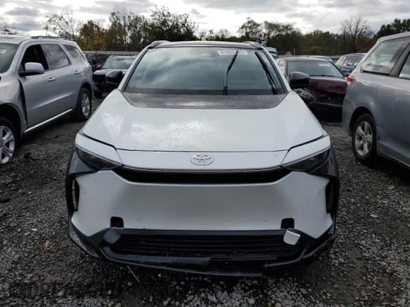 ✅ 2024 Toyota bZ4X XLE • VIN: JTMABACA4RA087675 • Lot: 87002155. Wystawiony na Copart z przebiegiem 14 981 mil. Bezpłatny archiwum sprzedaży aukcyjnych z USA i szczegółowy raport historii pojazdu na DreamBid. Zdjęcie 5.