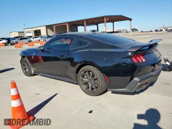 ✅ 2024 Ford Mustang Dark Horse • VIN: 1FA6P8R06R5504050 • Lot: 90358855. Wystawiony na Copart z przebiegiem 5 540 mil. Bezpłatny archiwum sprzedaży aukcyjnych z USA i szczegółowy raport historii pojazdu na DreamBid. Zdjęcie 2.