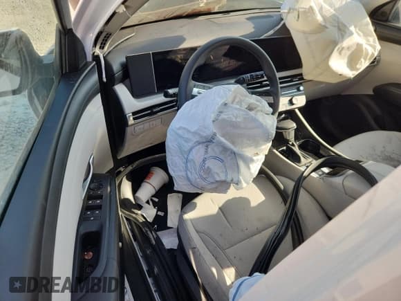 ✅ 2025 Hyundai Tucson SE • VIN: 5NMJA3DE7SH483269 • Lot: 83772605. Wystawiony na Copart z przebiegiem 7 927 mil. Bezpłatny archiwum sprzedaży aukcyjnych z USA i szczegółowy raport historii pojazdu na DreamBid. Zdjęcie 8.