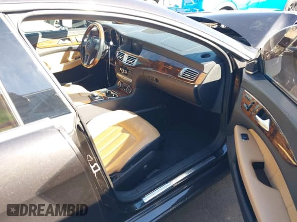 ✅ 2012 Mercedes-Benz CLS 550 • VIN: WDDLJ7DB3CA043458 • Lot: 43628236. Wystawiony na IAAI z przebiegiem 104 062 mil. Bezpłatny archiwum sprzedaży aukcyjnych z USA i szczegółowy raport historii pojazdu na DreamBid. Zdjęcie 5.