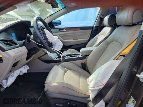 ✅ 2016 Hyundai Sonata Sport • VIN: 5NPE34AF3GH273390 • Лот: 89522175. Опубликован ранее на Copart с пробегом 164 106 миль. Бесплатный доступ к архиву аукционных продаж из США и подробный отчёт об истории автомобиля на DreamBid. Изображение 7.