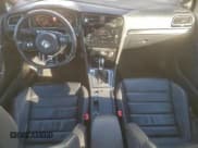 ✅ 2019 Volkswagen Golf R • VIN: WVWVA7AU5KW159223 • Lot: 94439225. Wystawiony na Copart z przebiegiem 147 579 mil. Bezpłatny archiwum sprzedaży aukcyjnych z USA i szczegółowy raport historii pojazdu na DreamBid. Zdjęcie 8.