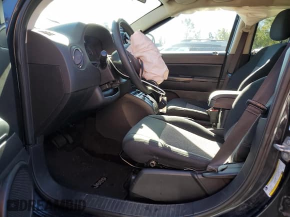 ✅ 2014 Jeep Compass Sport • VIN: 1C4NJCBA8ED843129 • Lot: 86407655. Listed on Copart with 137,913 mi. Free auction sales archive from the USA and detailed vehicle history report at DreamBid. Image 7.