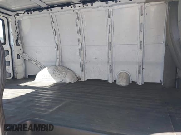 ✅ 2011 Chevrolet Express Cargo • VIN: 1GCWGFFAXB1112567 • Lot: 42466890. Listed on IAAI with 419,439 mi. Free auction sales archive from the USA and detailed vehicle history report at DreamBid. Image 8.