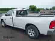 2016 Ram 1500 Tradesman z VIN 3C6JR6DT7GG285374, wystawiony jako IAAI lot #42600320 z przebiegiem 112 185 mil mil oraz . Historia ofert i sprzedaży dostępna na DreamBid. Obrazek 6.