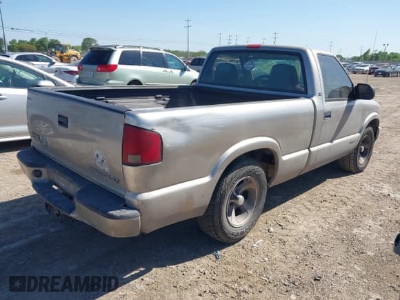 ✅ 2000 Chevrolet S-10 LS • VIN: 1GCCS14W2YK197779 • Лот: 41979310. Опубликован ранее на IAAI с пробегом 154 000 миль. Бесплатный доступ к архиву аукционных продаж из США и подробный отчёт об истории автомобиля на DreamBid. Изображение 4.