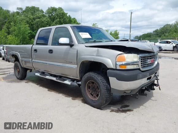 ✅ 2002 GMC Sierra 2500HD SLE • VIN: 1GTHK23U52F245951 • Лот: 42308897. Опубликован ранее на IAAI с пробегом 374 050 миль. Бесплатный доступ к архиву аукционных продаж из США и подробный отчёт об истории автомобиля на DreamBid. Изображение 1.