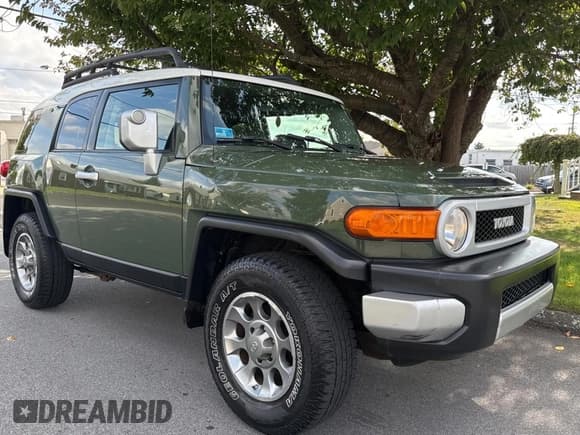 ✅ 2011 Toyota FJ Cruiser • VIN: JTEBU4BF2BK101307 • Lot: 84019945. Wystawiony na Copart z przebiegiem 183 998 mil. Bezpłatny archiwum sprzedaży aukcyjnych z USA i szczegółowy raport historii pojazdu na DreamBid. Zdjęcie 1.