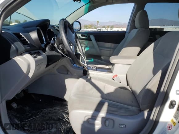 ✅ 2013 Toyota Highlander • VIN: 5TDZK3EH5DS133941 • Lot: 85568675. Wystawiony na Copart z przebiegiem 111 059 mil. Bezpłatny archiwum sprzedaży aukcyjnych z USA i szczegółowy raport historii pojazdu na DreamBid. Zdjęcie 7.