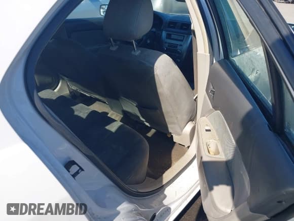 ✅ 2011 Ford Fusion SE • VIN: 3FAHP0HAXBR137211 • Lot: 43614961. Listed on IAAI with 191,546 mi. Free auction sales archive from the USA and detailed vehicle history report at DreamBid. Image 8.