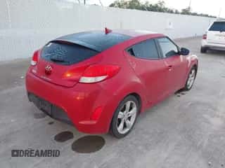 2013 Hyundai Veloster w/Gray Int z VIN KMHTC6AD6DU167563, wystawiony jako IAAI lot #43296088 z przebiegiem 146 703 mil mil oraz . Historia ofert i sprzedaży dostępna na DreamBid. Obrazek 4.