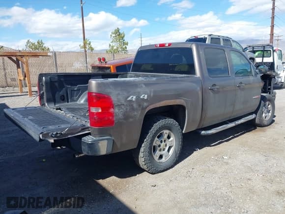 ✅ 2008 Chevrolet Silverado 1500 LTZ • VIN: 2GCFK13Y181132227 • Lot: 41785368. Listed on IAAI with 313,033 mi. Free auction sales archive from the USA and detailed vehicle history report at DreamBid. Image 4.