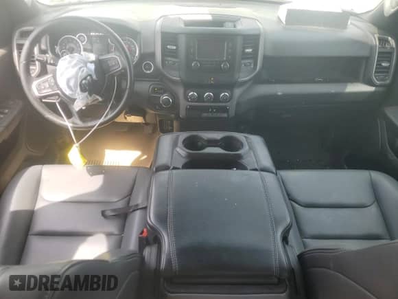 2023 Ram 1500 Tradesman z VIN 1C6RRENT5PN607402, wystawiony jako Copart lot #53915375 z przebiegiem 8 882 mil mil oraz Szkoda całkowita • Salvage title. Historia ofert i sprzedaży dostępna na DreamBid. Obrazek 8.