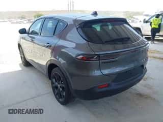 2024 Dodge Hornet GT Plus z VIN ZACNDFBN0R3A24223, wystawiony jako IAAI lot #42191465 z przebiegiem 2 795 mil mil oraz . Historia ofert i sprzedaży dostępna na DreamBid. Obrazek 3.