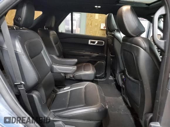 ✅ 2020 Ford Explorer XLT • VIN: 1FMSK8DH7LGA26409 • Lot: 61583685. Listed on Copart with 37,575 mi. Free auction sales archive from the USA and detailed vehicle history report at DreamBid. Image 11.