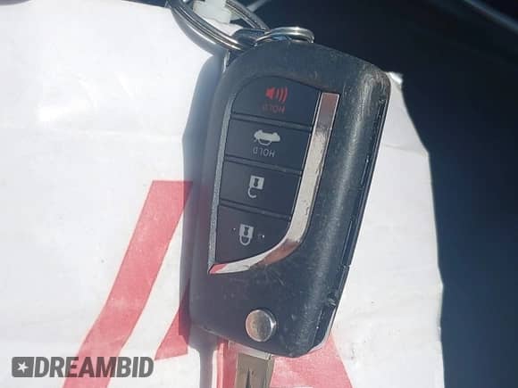 2022 Toyota Camry LE z VIN 4T1C11AK4NU689911, wystawiony jako IAAI lot #43170849 z przebiegiem 47 170 mil mil oraz . Historia ofert i sprzedaży dostępna na DreamBid. Obrazek 11.