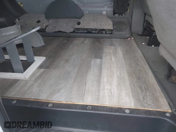 ✅ 2009 Ford Econoline Passenger XL • VIN: 1FBNE31L29DA79117 • Lot: 41187112. Wystawiony na IAAI z przebiegiem 111 731 mil. Bezpłatny archiwum sprzedaży aukcyjnych z USA i szczegółowy raport historii pojazdu na DreamBid. Zdjęcie 8.