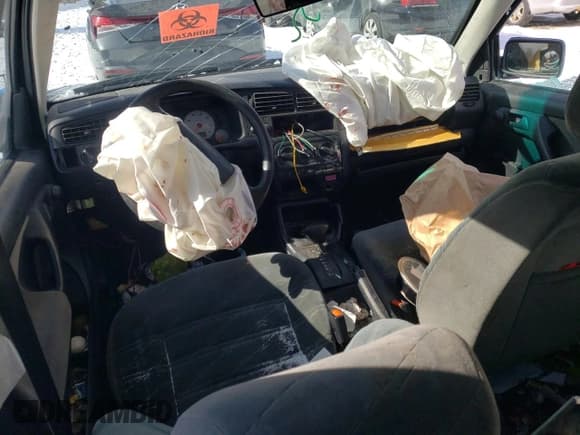 ✅ 1998 Volkswagen Golf • VIN: 3VWFA81H7WM245388 • Лот: 51585355. Опубликован ранее на Copart с пробегом Не указан. Бесплатный доступ к архиву аукционных продаж из США и подробный отчёт об истории автомобиля на DreamBid. Изображение 8.