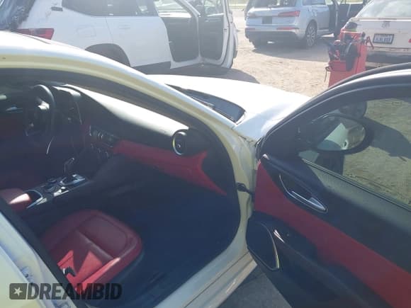 ✅ 2020 Alfa Romeo Giulia • VIN: ZARFAMAN3L7626670 • Lot: 43369788. Wystawiony na IAAI z przebiegiem 65 495 mil. Bezpłatny archiwum sprzedaży aukcyjnych z USA i szczegółowy raport historii pojazdu na DreamBid. Zdjęcie 5.