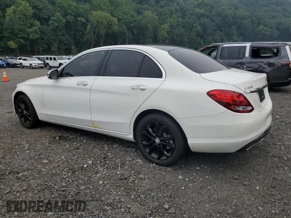 ✅ 2016 Mercedes-Benz C 300 Luxury • VIN: WDDWF4KB2GR142683 • Лот: 67353735. Опубликован ранее на Copart с пробегом 92 187 миль. Бесплатный доступ к архиву аукционных продаж из США и подробный отчёт об истории автомобиля на DreamBid. Изображение 2.