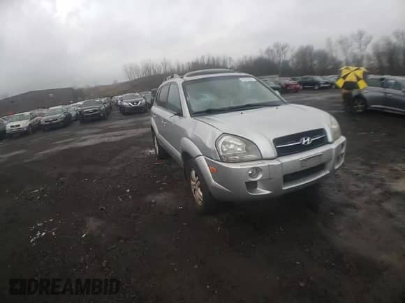2008 Hyundai Tucson SE z VIN KM8JN12D48U864996, wystawiony jako Copart lot #82535284 z przebiegiem 137 391 mil mil oraz Szkoda całkowita • Salvage title. Historia ofert i sprzedaży dostępna na DreamBid. Obrazek 11.