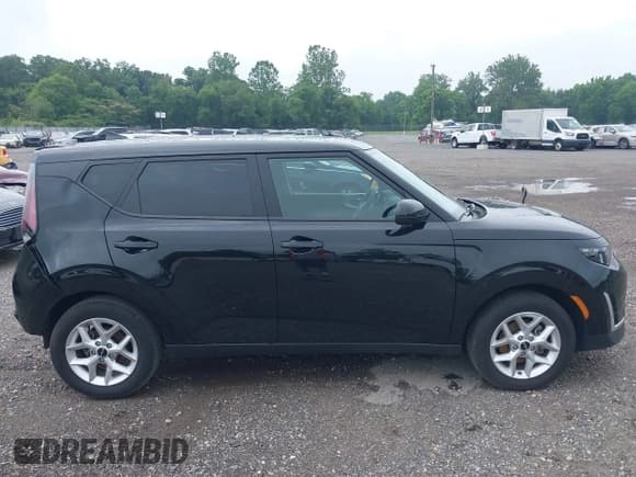 ✅ 2025 Kia Soul LX • VIN: KNDJ23AU0S7931562 • Lot: 42681778. Wystawiony na IAAI z przebiegiem 14 416 mil. Bezpłatny archiwum sprzedaży aukcyjnych z USA i szczegółowy raport historii pojazdu na DreamBid. Zdjęcie 13.