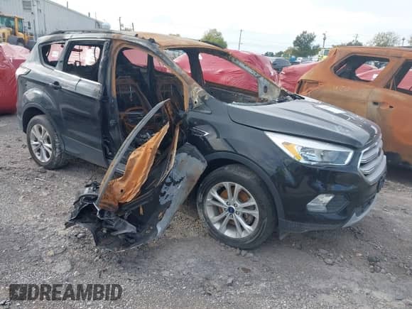 2018 Ford Escape SE z VIN 1FMCU9GD5JUC31920, wystawiony jako IAAI lot #42556875 z przebiegiem Nie podano mil oraz . Historia ofert i sprzedaży dostępna na DreamBid. Obrazek 1.