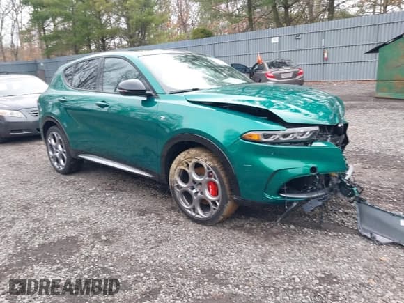 ✅ 2024 Alfa Romeo Tonale Ti • VIN: ZASPATCW3R3046855 • Lot: 41844525. Wystawiony na IAAI z przebiegiem 4 153 mil. Bezpłatny archiwum sprzedaży aukcyjnych z USA i szczegółowy raport historii pojazdu na DreamBid. Zdjęcie 1.