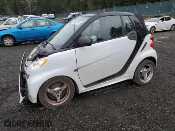 ✅ 2013 Smart fortwo Passion • VIN: WMEEK3BAXDK659870 • Lot: 86387504. Wystawiony na Copart z przebiegiem 72 638 mil. Bezpłatny archiwum sprzedaży aukcyjnych z USA i szczegółowy raport historii pojazdu na DreamBid. Zdjęcie 1.