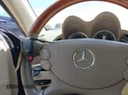 ✅ 2003 Mercedes-Benz SL 500 • VIN: WDBSK75F93F013726 • Lot: 43084081. Wystawiony na IAAI z przebiegiem 104 212 mil. Bezpłatny archiwum sprzedaży aukcyjnych z USA i szczegółowy raport historii pojazdu na DreamBid. Zdjęcie 11.