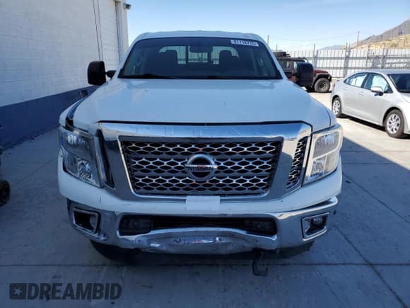 ✅ 2017 Nissan Titan Platinum Reserve • VIN: 1N6BA1F46HN573714 • Lot: 81118715. Wystawiony na Copart z przebiegiem 85 921 mil. Bezpłatny archiwum sprzedaży aukcyjnych z USA i szczegółowy raport historii pojazdu na DreamBid. Zdjęcie 5.